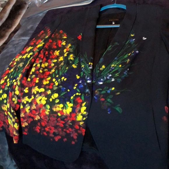 Escada jacket - Picture 12 of 15